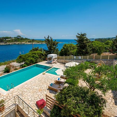 Villa Terra Del Nonno With Sea Views & Pool Гайос Екстериор снимка