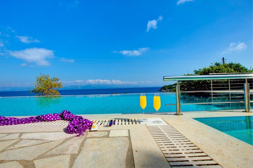 Villa Terra Del Nonno With Sea Views & Pool Гайос Екстериор снимка
