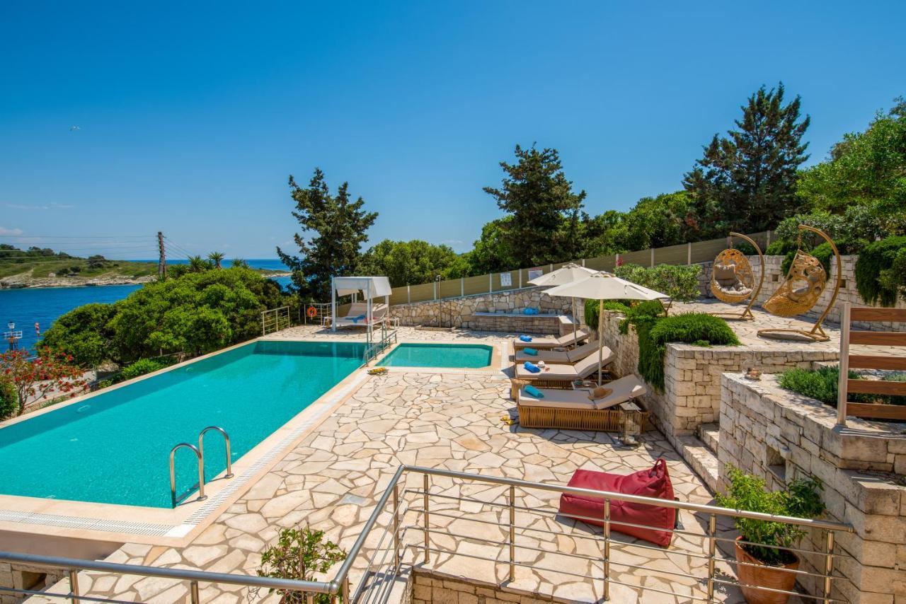 Villa Terra Del Nonno With Sea Views & Pool Гайос Екстериор снимка