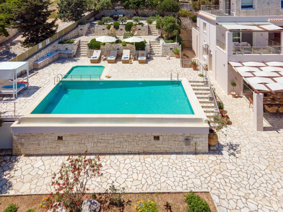 Villa Terra Del Nonno With Sea Views & Pool Гайос Екстериор снимка
