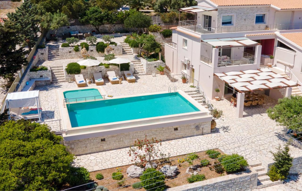 Villa Terra Del Nonno With Sea Views & Pool Гайос Екстериор снимка